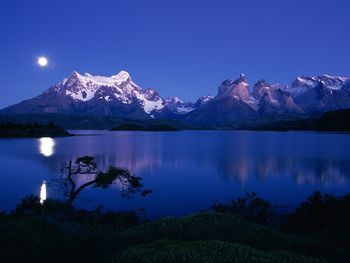 Lake Pehoe, Torres Del Paine National Park, Chile screenshot
