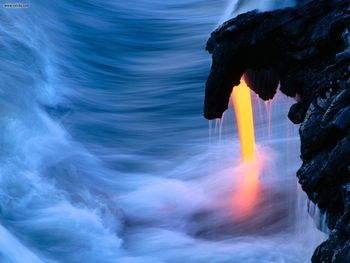 Lava Flowing From Kilauea Hawaii screenshot