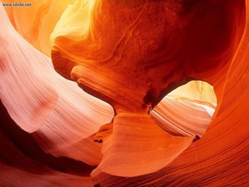 Lightand Shadowin Antelope Canyon Arizona screenshot
