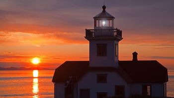 Lighthouse At Sunset, Patos Island, San Juan Islands, Washington screenshot