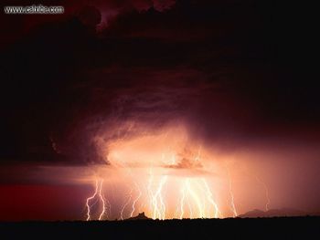 Lightning Under Black Clouds screenshot