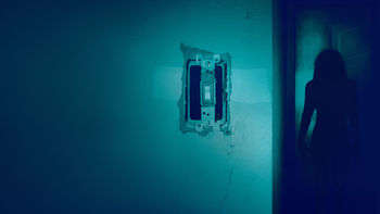 Lights Out Horror Movie 4K screenshot