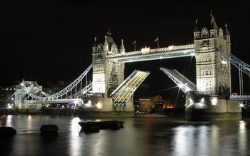 London Bridge Night screenshot