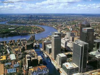 London Facing The Thames River From Air screenshot