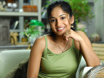 Madhavi Latha in Green screenshot
