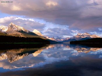 Maligne Lake Jasper National Park Alberta Canada screenshot