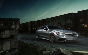 Mercedes Benz S63 AMG Luxury Sports Sedan screenshot