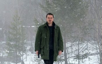 Michael Fassbender in The Snowman 2017 4K screenshot