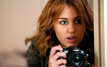 Miley Cyrus in So Undercover screenshot