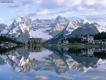 Misurina Lake Sorapiss Peaks And The Dolomites Italy screenshot