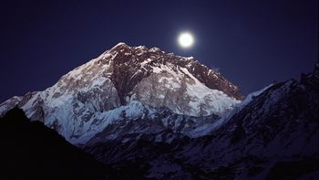 Moon Over Nuptse From Lobuche, Nepal screenshot