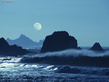 Moon Over Rockaway Beach California screenshot