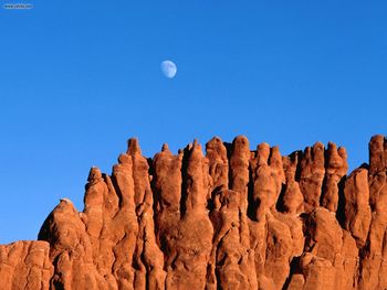 Moonrise Bryce Canyon National Park Utah screenshot