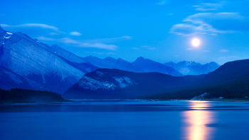 Moonrise Spray Lakes Reservoir Alberta Canada screenshot
