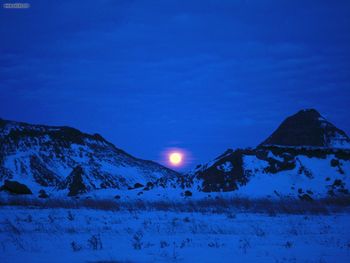 Moonset From Castle Trail Badlands South Dakota screenshot