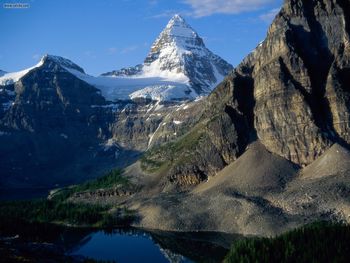 Mount Assiniboine Provincial Park British Columbia screenshot