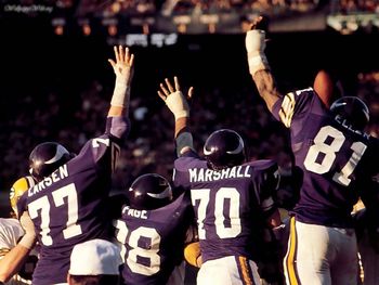 Nfl Bestshots - Purple People Eaters screenshot