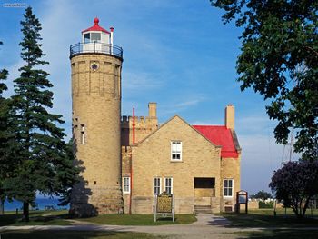 Old Mackinac Point Light Mackinaw City Michigan screenshot