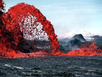 Pahoeoe Lava Fountain screenshot