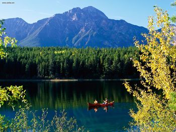 Patricia Lake Pyramid Mountain Jasper National Park Canada screenshot