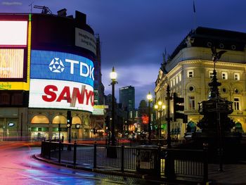 Piccadilly Circus, London, England screenshot