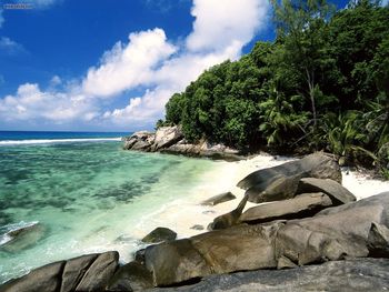 Pirate Cove Moyenne Island Seychelles screenshot