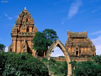 Po Klong Garai Towers Ninh Thuan Vietnam screenshot