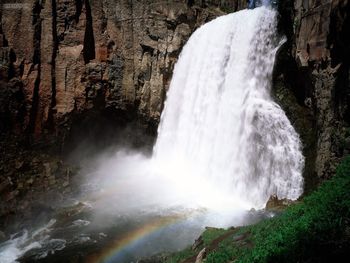 Rainbow Falls Mammoth Lake Sierra Nevada California screenshot