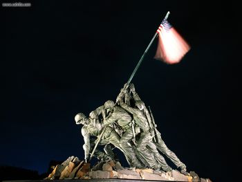 Raising The Flag On Iwo Jima Statue screenshot