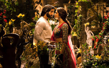 Ranveer Deepika in Ram Leela screenshot