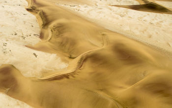 Sand dunes HD screenshot