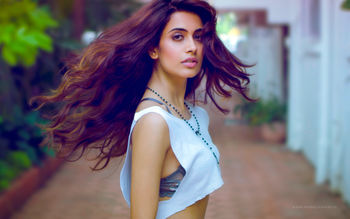 Sarah Jane Dias screenshot