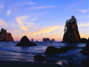 Sea Stacks At Sunrise screenshot