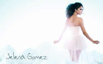 Selena Gomez 111 screenshot