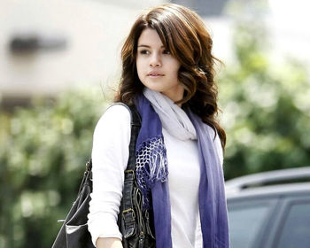 Selena Gomez 20 screenshot