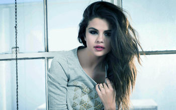 Selena Gomez 2013 screenshot