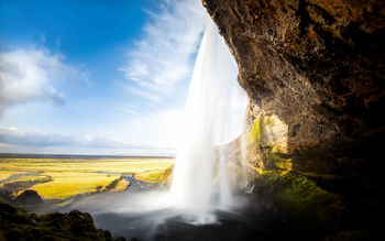 Seljalandsfoss Waterfall screenshot