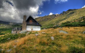 Serra Da Estrela, Portugal Mountain House screenshot