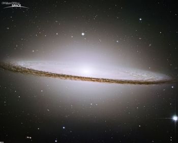 Sombrero Seen With Hubble screenshot