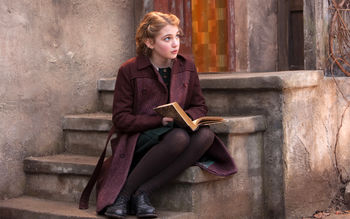 Sophie Nelisse in The Book Thief screenshot