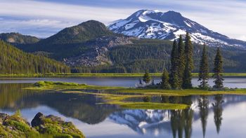 Sparks Lake, South Sister Peak, Deschutes National Forest  Oregon screenshot