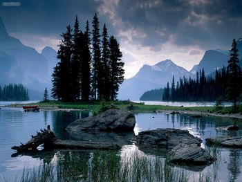 Spirit Island Maligne Lake Jasper National Park Alberta screenshot