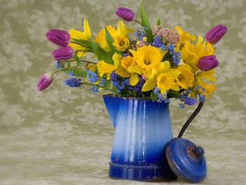 Spring Flower Arrangement screenshot