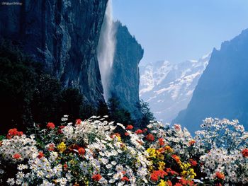 Staubbach Waterfall, Lauterbrunnen, Switzerland screenshot