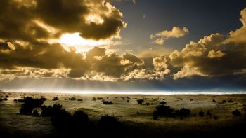 Sun Breaking Through The Clouds screenshot