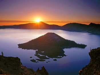 Sunrise Over Crater Lake And Wizard Island, Crater Lake Nati screenshot
