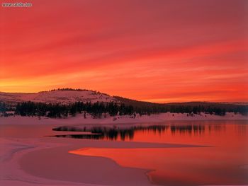 Sunset At Boca Reservoir Truckee California screenshot