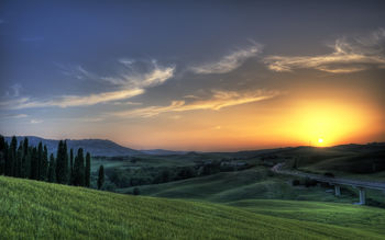 Sunset in Tuscany screenshot