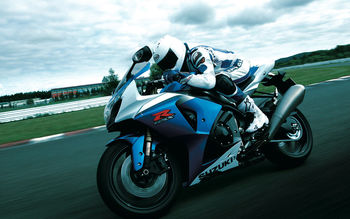 Suzuki GSX R1000 Action screenshot