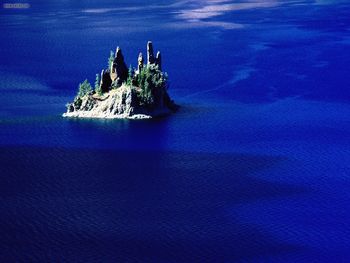 The Phantom Ship Crater Lake Oregon screenshot